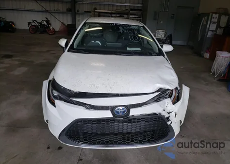 2021 Toyota Corolla Le z USA, uszkodzony, nr VIN JTDEAMDE1MJ009161